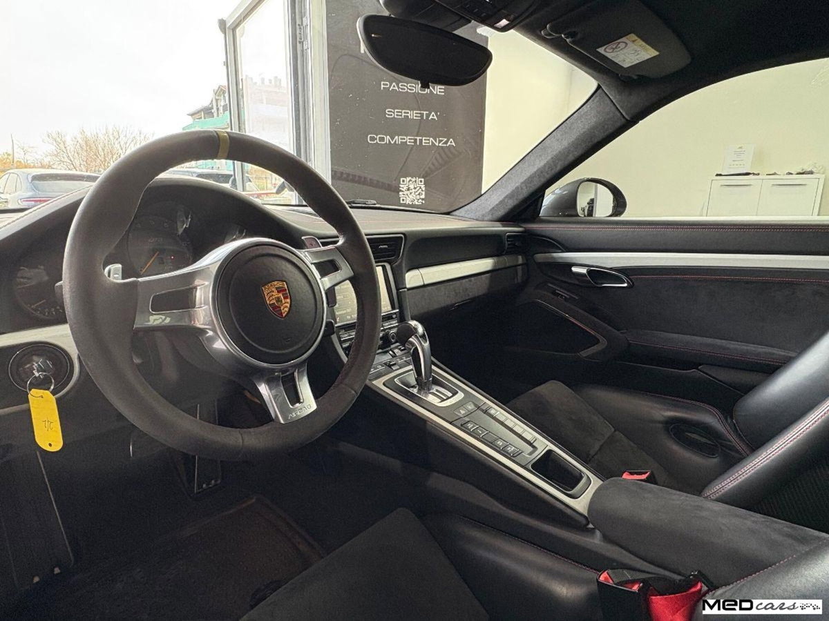 Porsche 911 Coupé 3.8 GT3 (12)