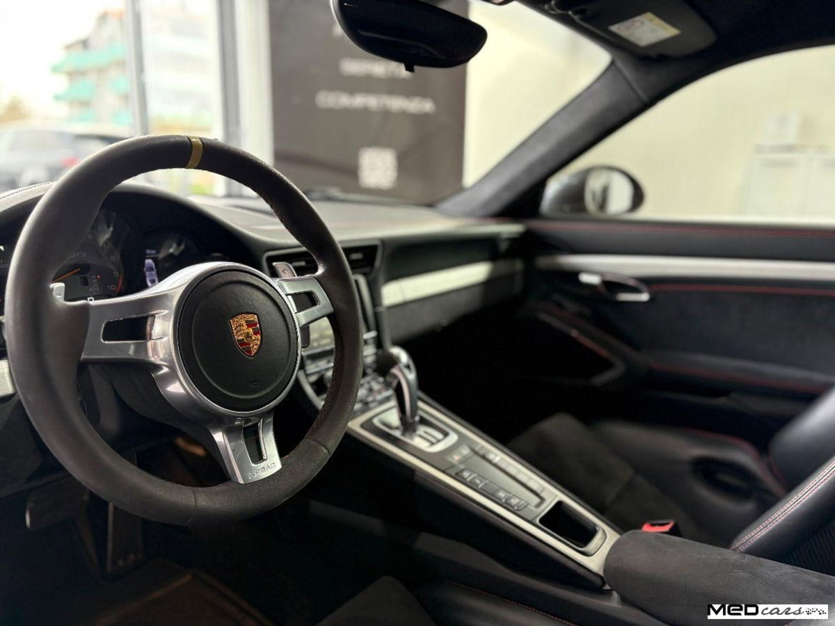 Porsche 911 Coupé 3.8 GT3 (14)