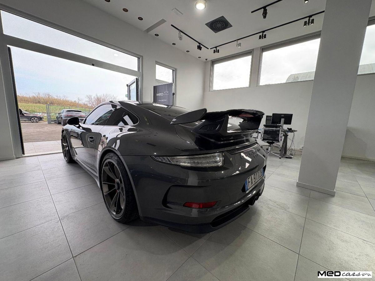 Porsche 911 Coupé 3.8 GT3 (6)