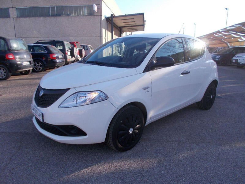 Lancia Ypsilon 1.2 69 CV 5 porte Elefantino Blu