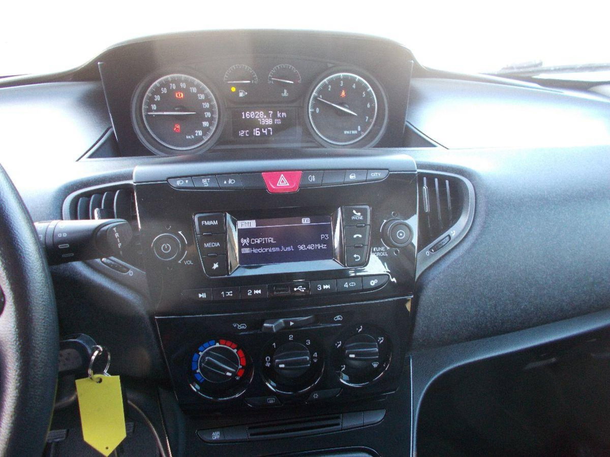 Lancia Ypsilon 1.2 69 CV 5 porte Elefantino Blu (12)