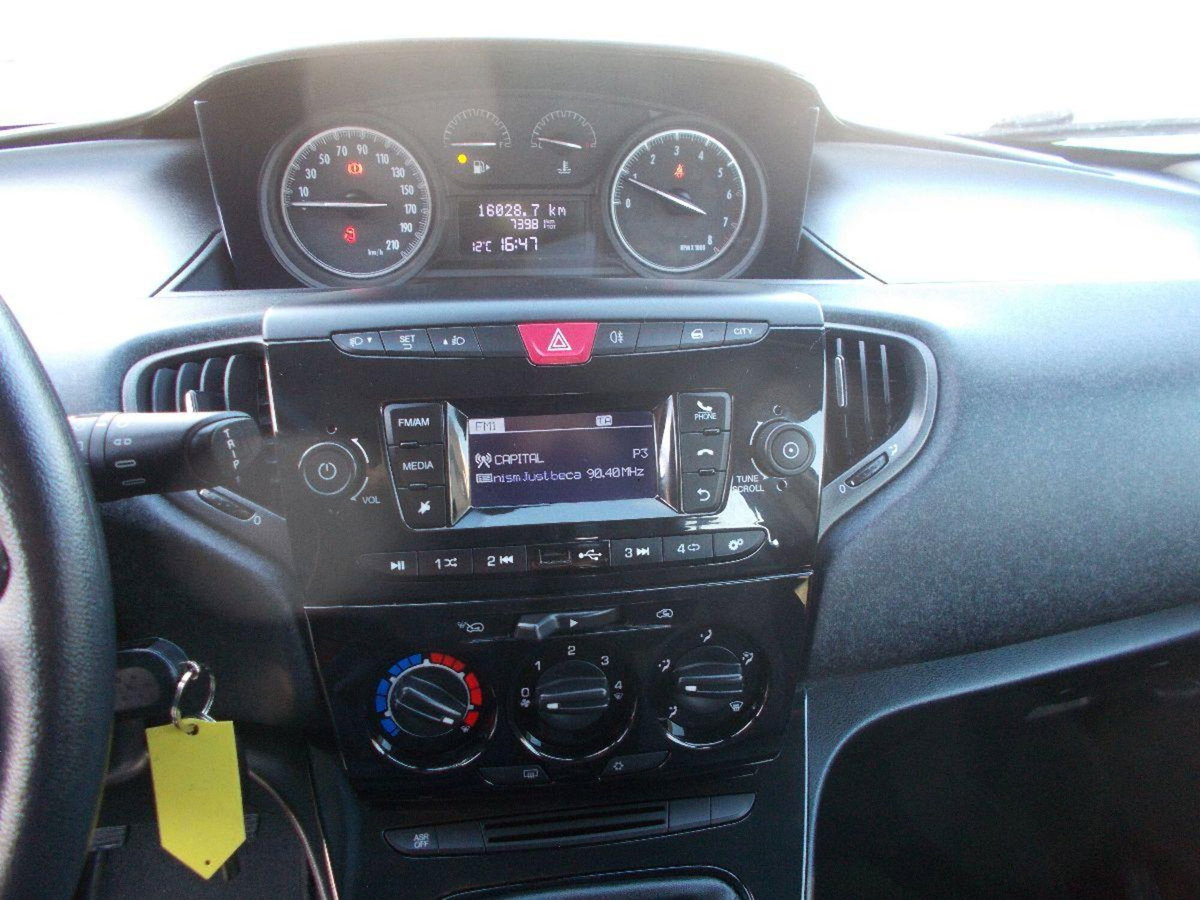 Lancia Ypsilon 1.2 69 CV 5 porte Elefantino Blu (13)