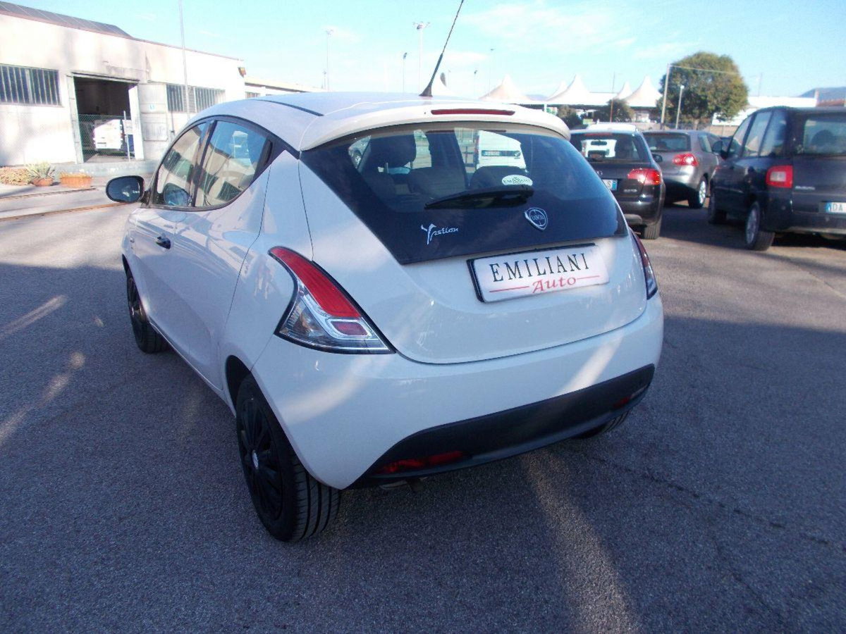 Lancia Ypsilon 1.2 69 CV 5 porte Elefantino Blu (4)