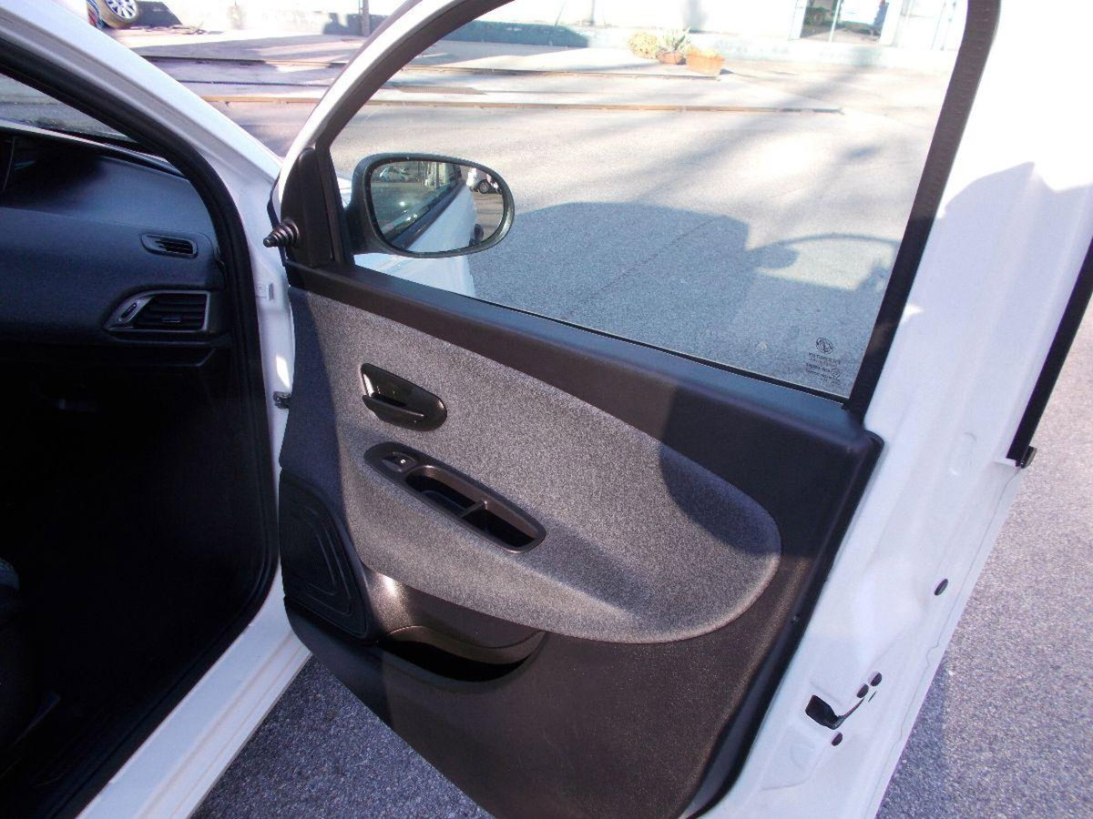 Lancia Ypsilon 1.2 69 CV 5 porte Elefantino Blu (6)