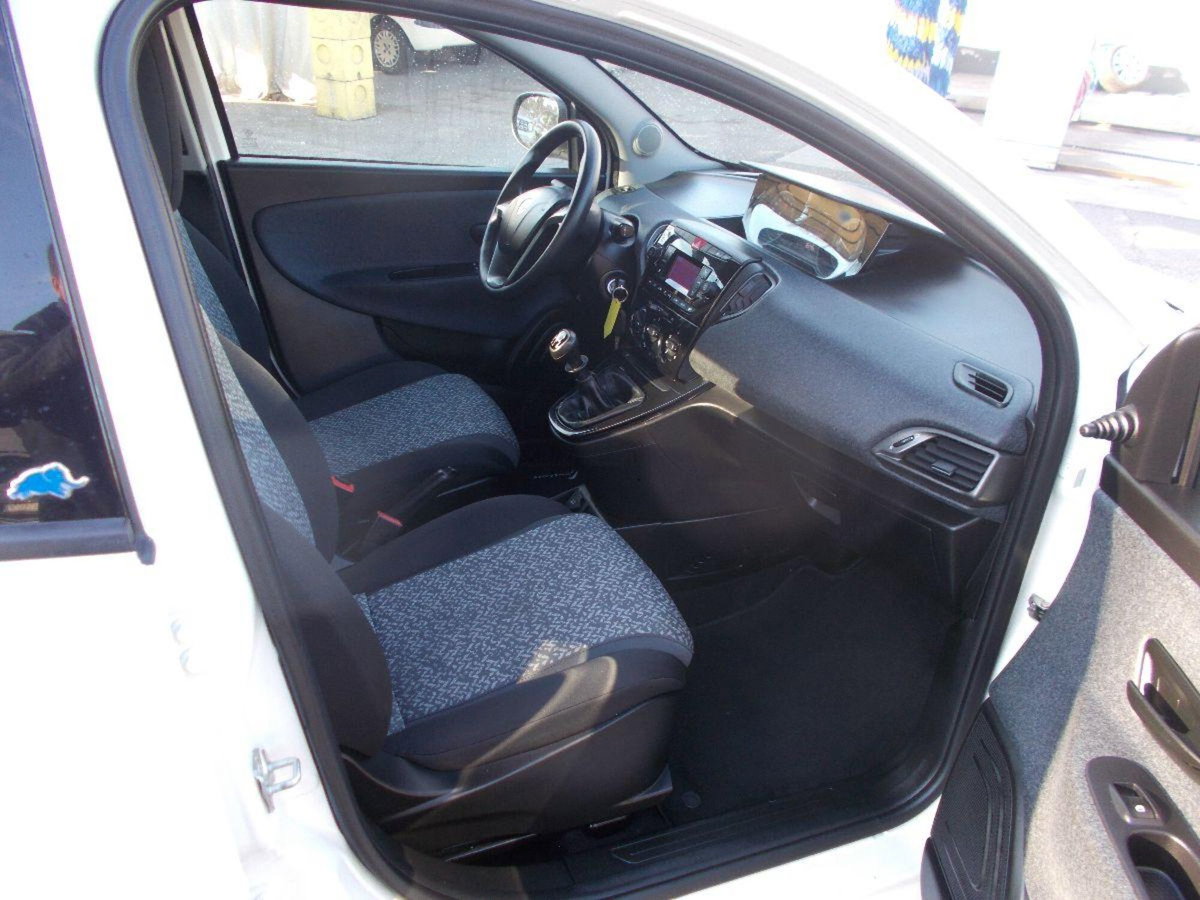 Lancia Ypsilon 1.2 69 CV 5 porte Elefantino Blu (7)