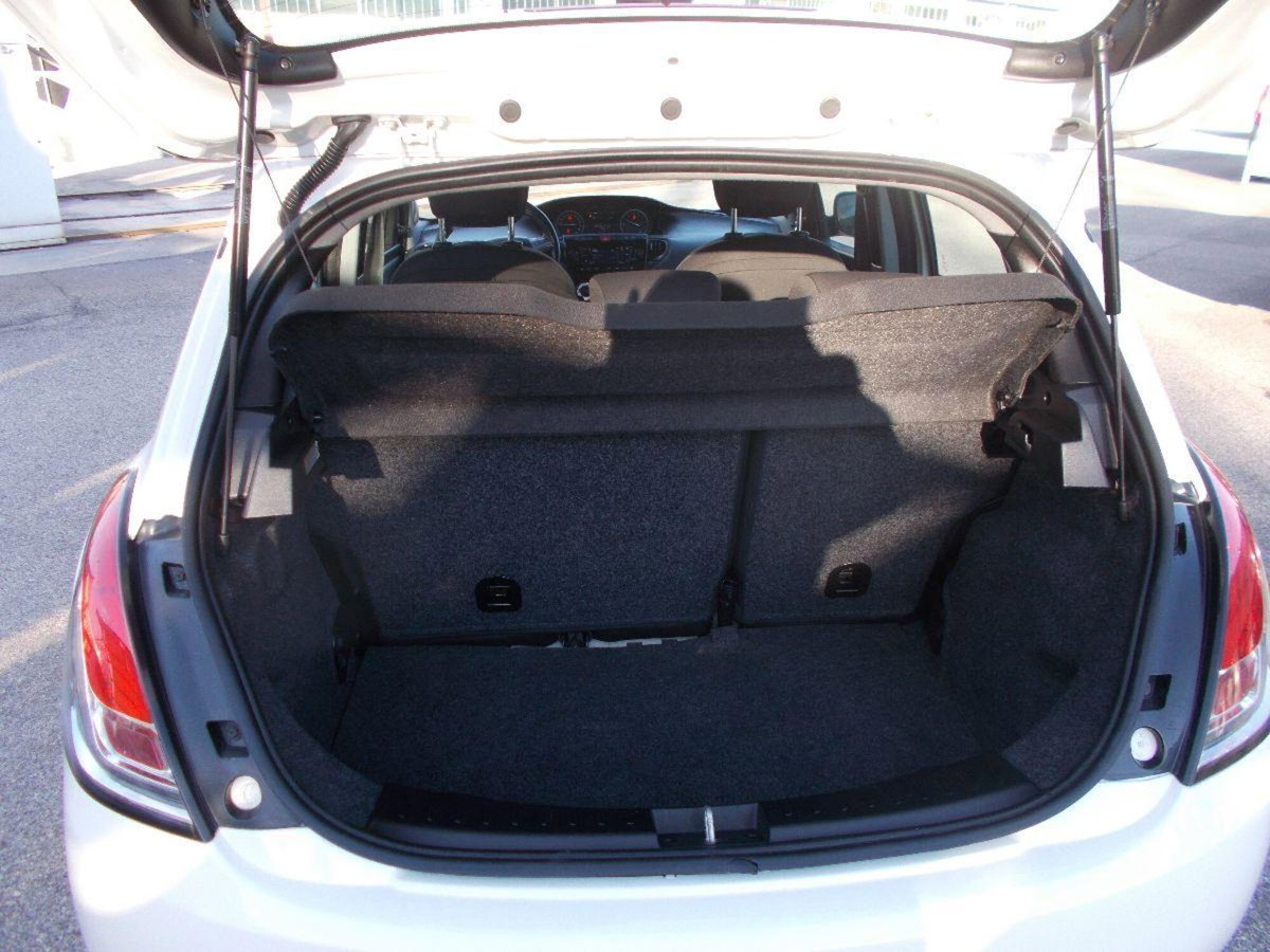 Lancia Ypsilon 1.2 69 CV 5 porte Elefantino Blu (9)