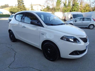 Lancia Ypsilon 1.0 FireFly 5 porte S&S Hybrid Silver Plus usata
