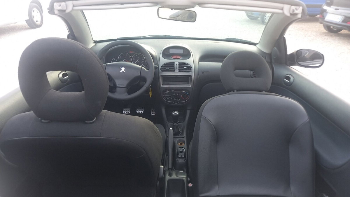 Peugeot 206 Cabrio 16V aut. CC Enfant Terrible (10)