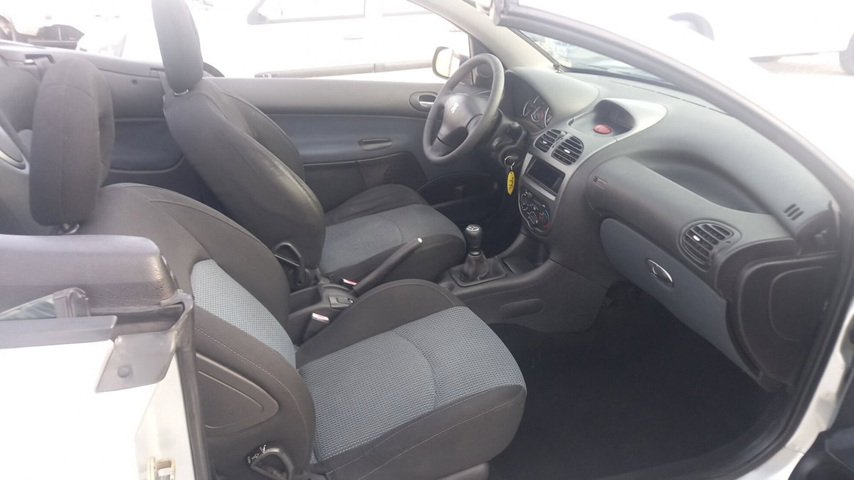 Peugeot 206 Cabrio 16V aut. CC Enfant Terrible (5)