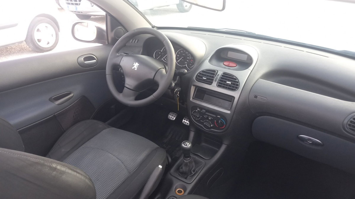Peugeot 206 Cabrio 16V aut. CC Enfant Terrible (6)