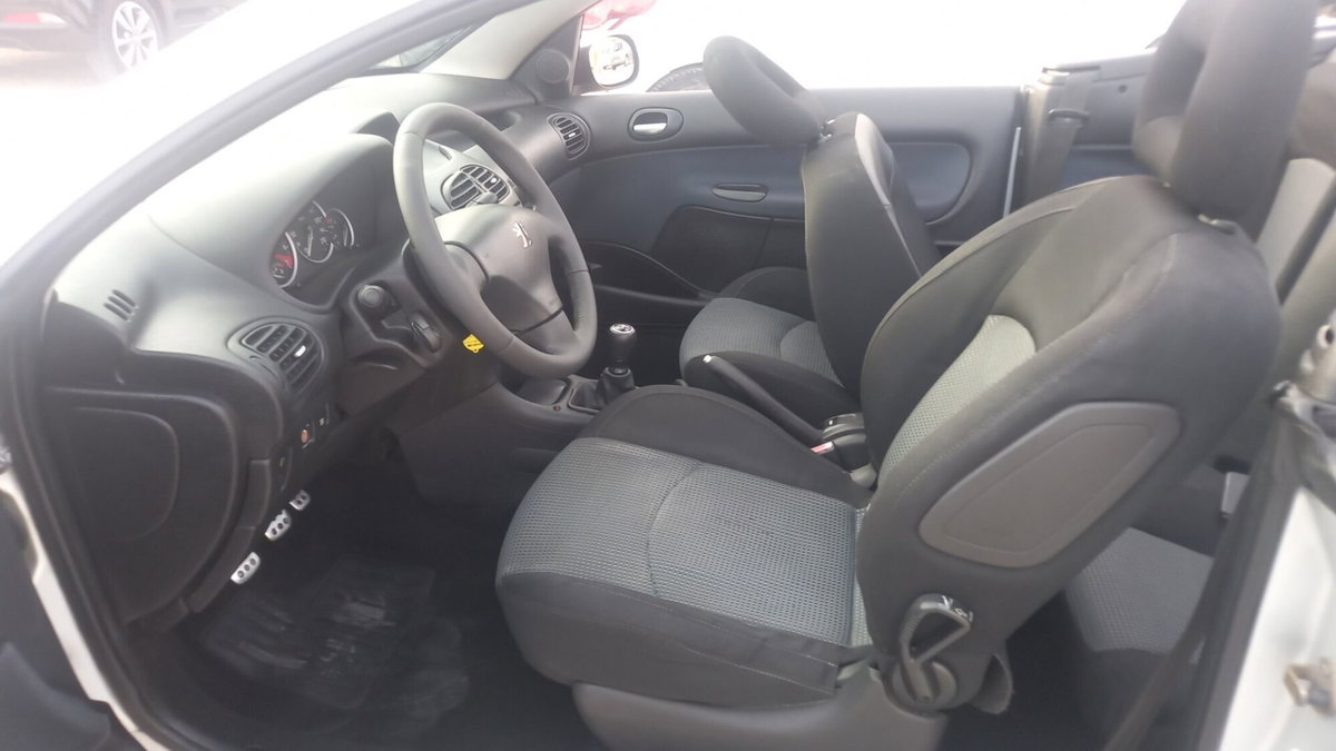 Peugeot 206 Cabrio 16V aut. CC Enfant Terrible (8)