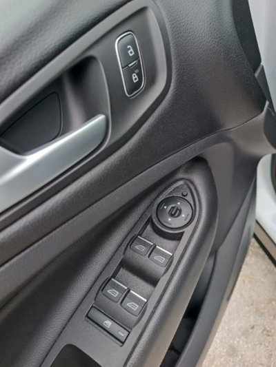 Ford Kuga 2.0 TDCI 150 CV S&S 4WD Powershift Titanium (20)