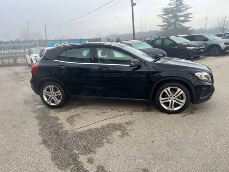 Mercedes-Benz GLA SUV 200 d Premium