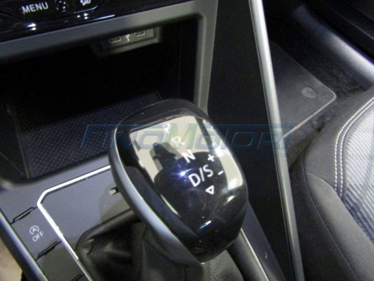 Volkswagen Polo 1.0 tsi R-Line 115cv dsg (11)