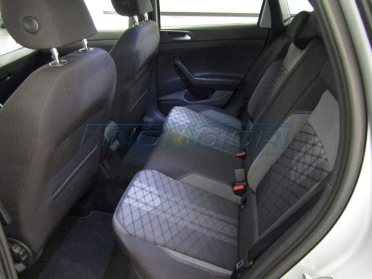 Volkswagen Polo 1.0 tsi R-Line 115cv dsg (12)