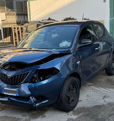 Lancia Ypsilon 1.0 FireFly 5 porte S&S Hybrid Gold Plus usata