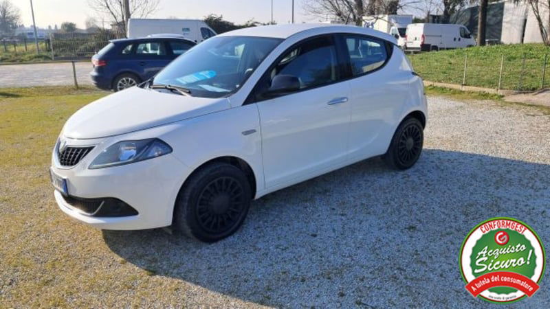 Lancia Ypsilon 1.0 FireFly 5 porte S&S Hybrid Ecochic Silver