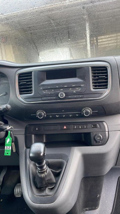 Peugeot Traveller BlueHDi 115 S&S Compact Allure (11)