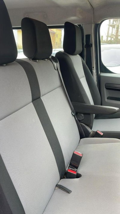 Peugeot Traveller BlueHDi 115 S&S Compact Allure (14)