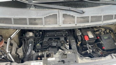 Peugeot Traveller BlueHDi 115 S&S Compact Allure (16)