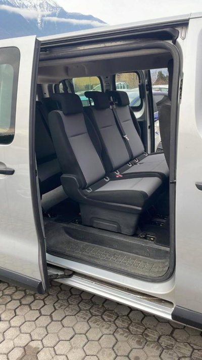 Peugeot Traveller BlueHDi 115 S&S Compact Allure (17)