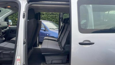 Peugeot Traveller BlueHDi 115 S&S Compact Allure (18)