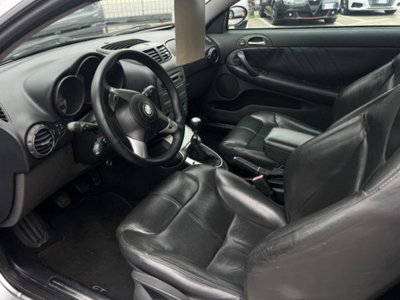Alfa Romeo GT 1.9 MJT 16V Distinctive (6)