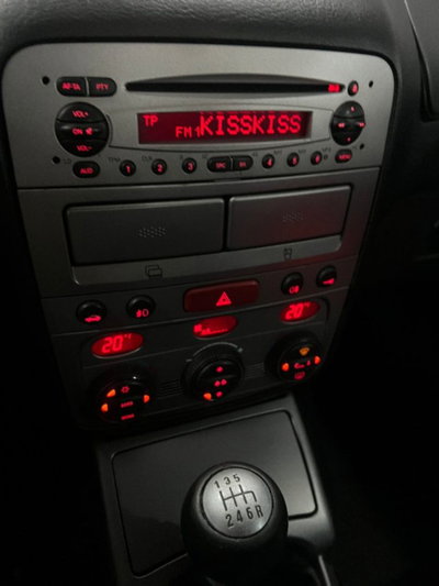 Alfa Romeo GT 1.9 MJT 16V Distinctive (7)