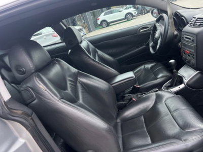 Alfa Romeo GT 1.9 MJT 16V Distinctive (9)