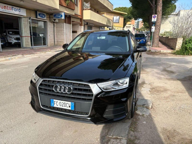Audi Q3 2.0 TDI 120 CV Business