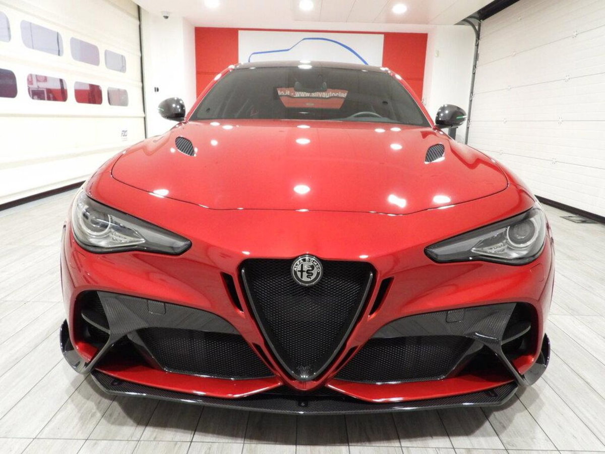 Alfa Romeo Giulia 2.9 T V6 AT8 Quadrifoglio (2)