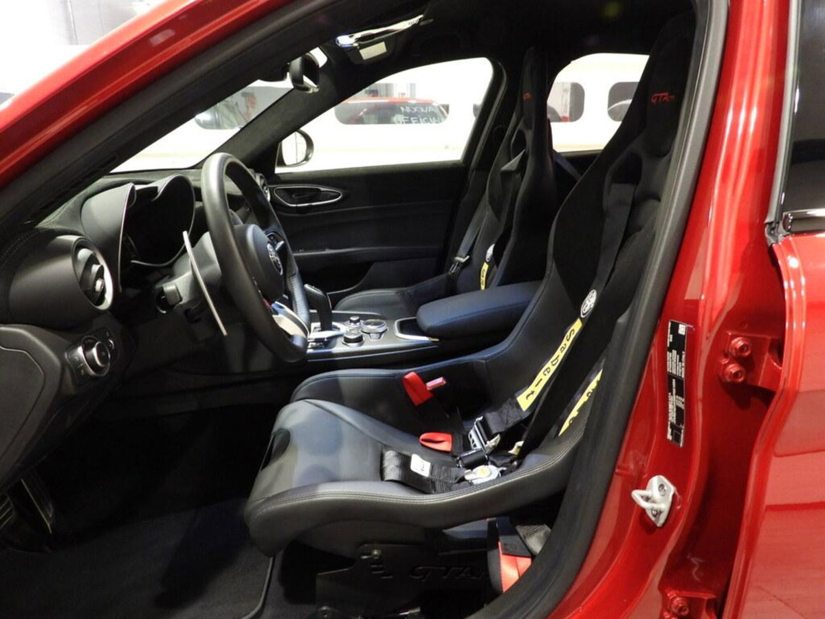 Alfa Romeo Giulia 2.9 T V6 AT8 Quadrifoglio (5)