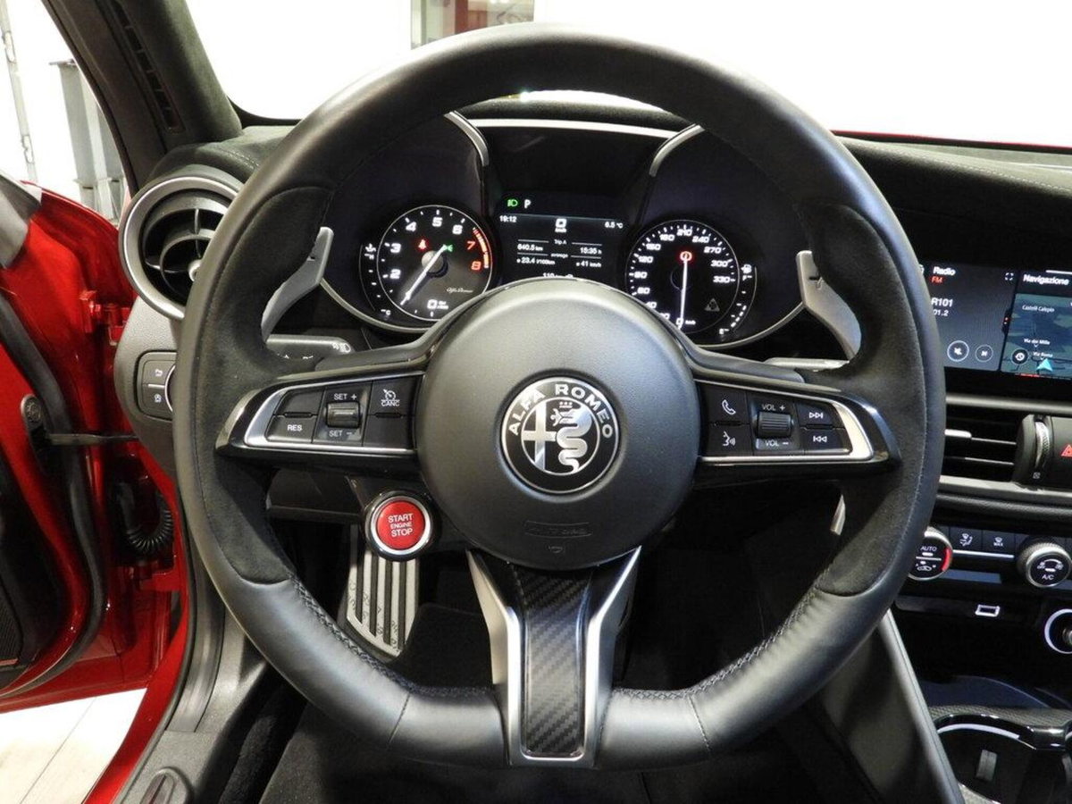 Alfa Romeo Giulia 2.9 T V6 AT8 Quadrifoglio (6)