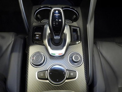 Alfa Romeo Giulia 2.9 T V6 AT8 Quadrifoglio (8)