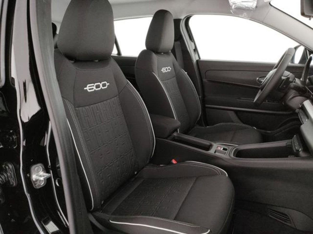 Fiat 600 1.2 hybrid 110cv auto (7)