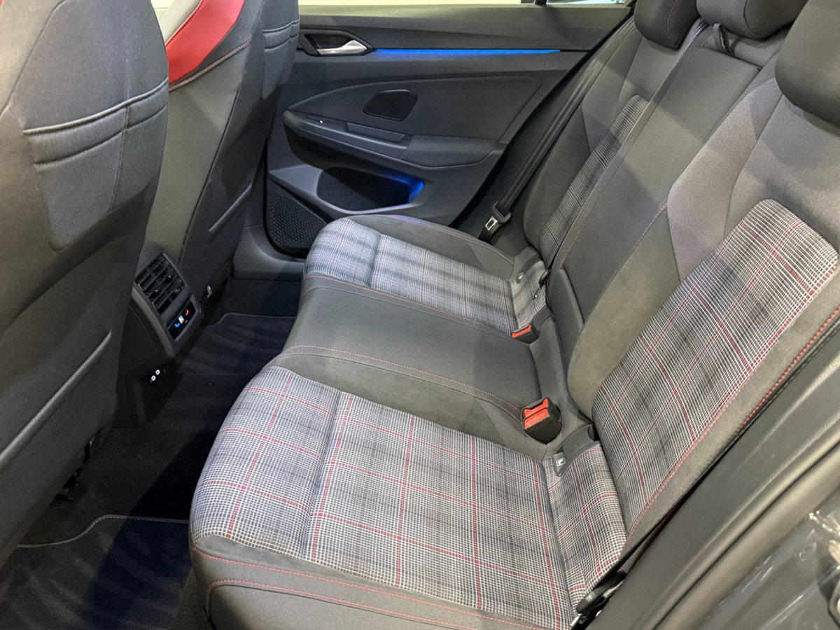 Volkswagen Golf 2.0 TSI GTI DSG (9)
