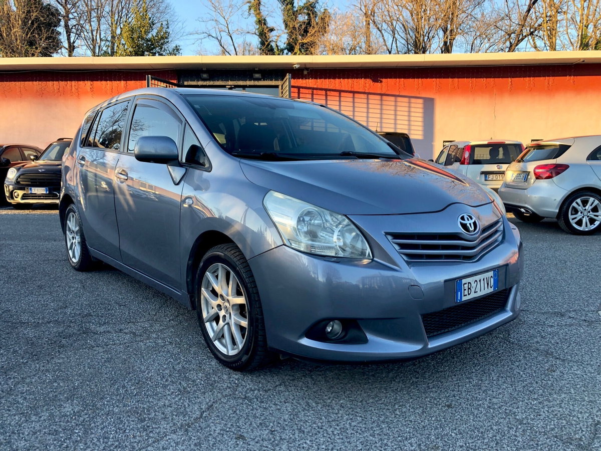 Toyota Verso 2.0 D Sol 7 posti (3)