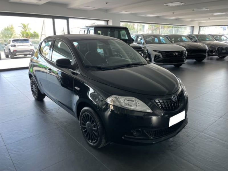 Lancia Ypsilon 1.0 FireFly 5 porte S&S Hybrid Ecochic Silver