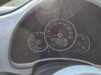 Volkswagen Maggiolino 1.6 TDI Design (11)