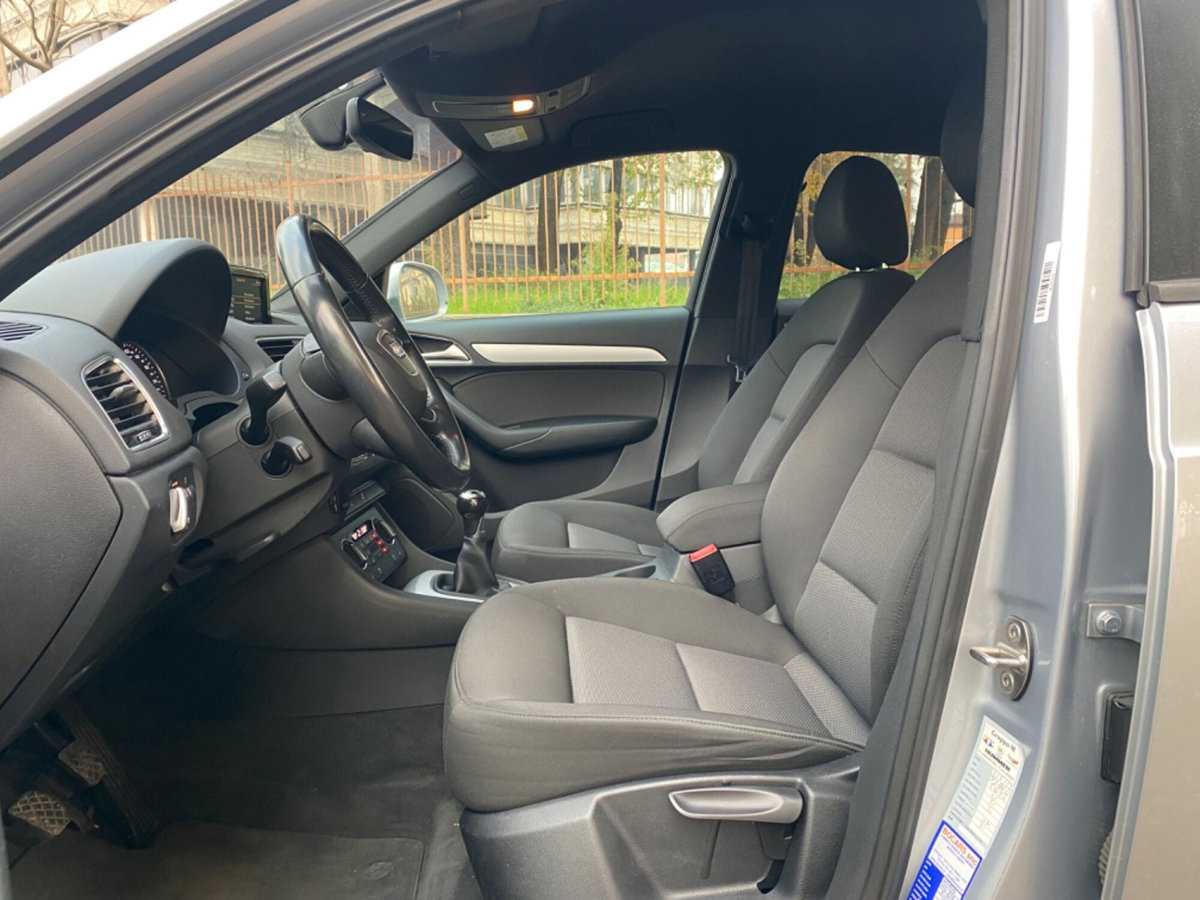 Audi Q3 2.0 TDI 120 CV Sport (10)