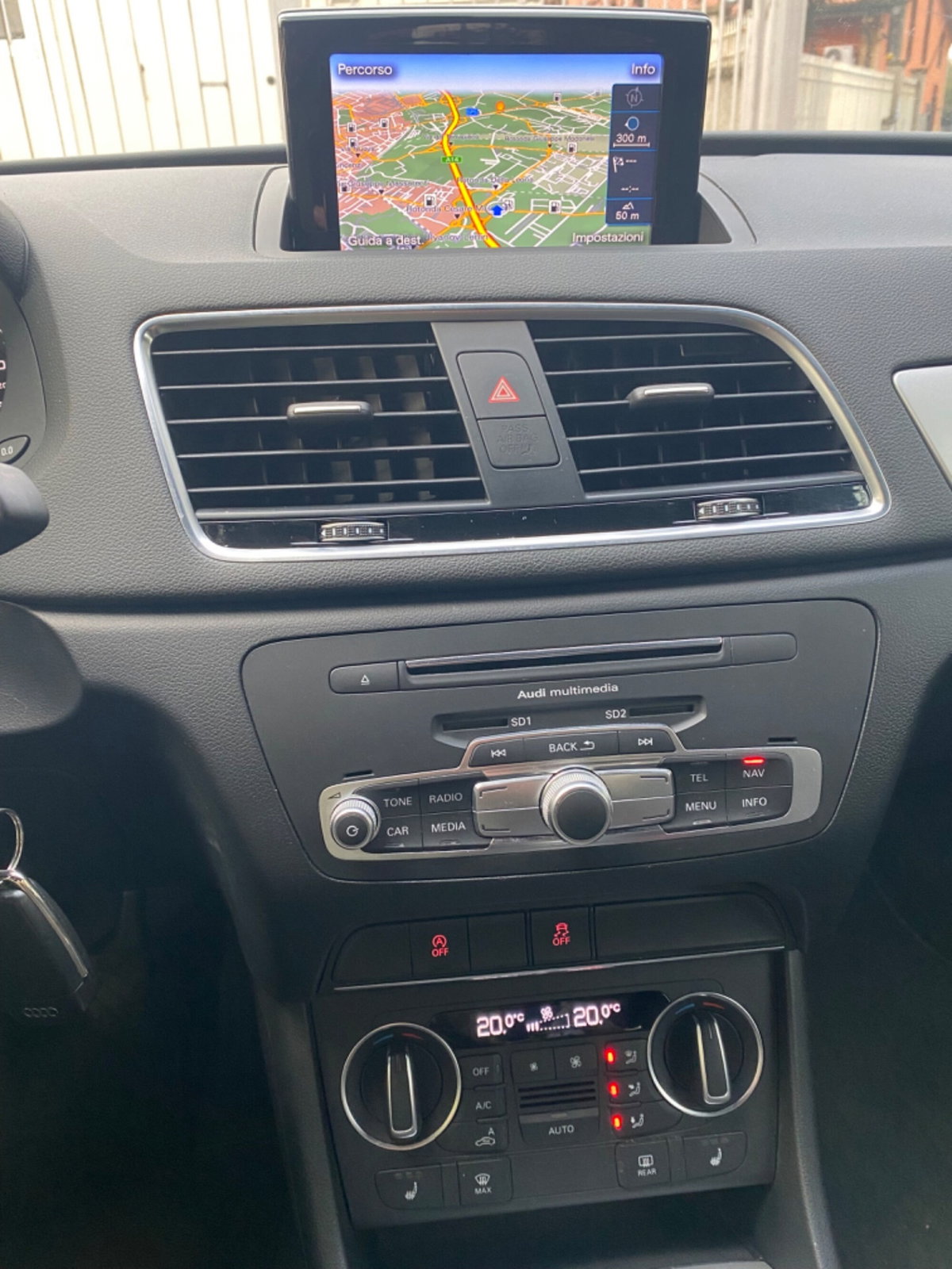 Audi Q3 2.0 TDI 120 CV Sport (13)