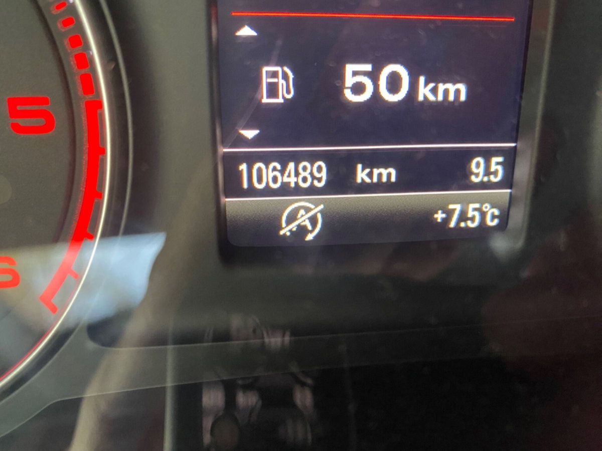 Audi Q3 2.0 TDI 120 CV Sport (15)