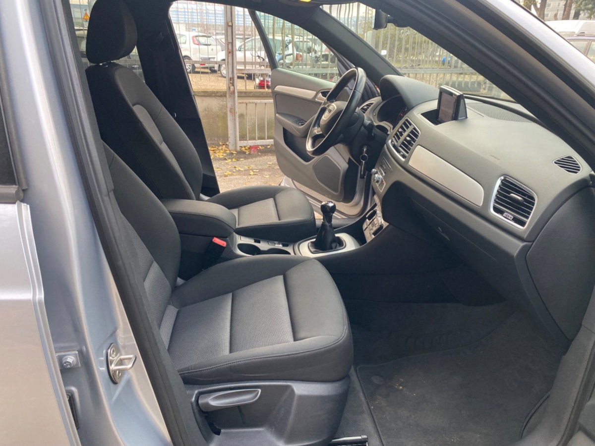 Audi Q3 2.0 TDI 120 CV Sport (18)