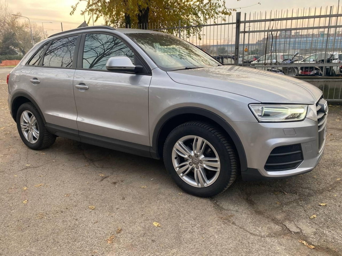 Audi Q3 2.0 TDI 120 CV Sport (4)
