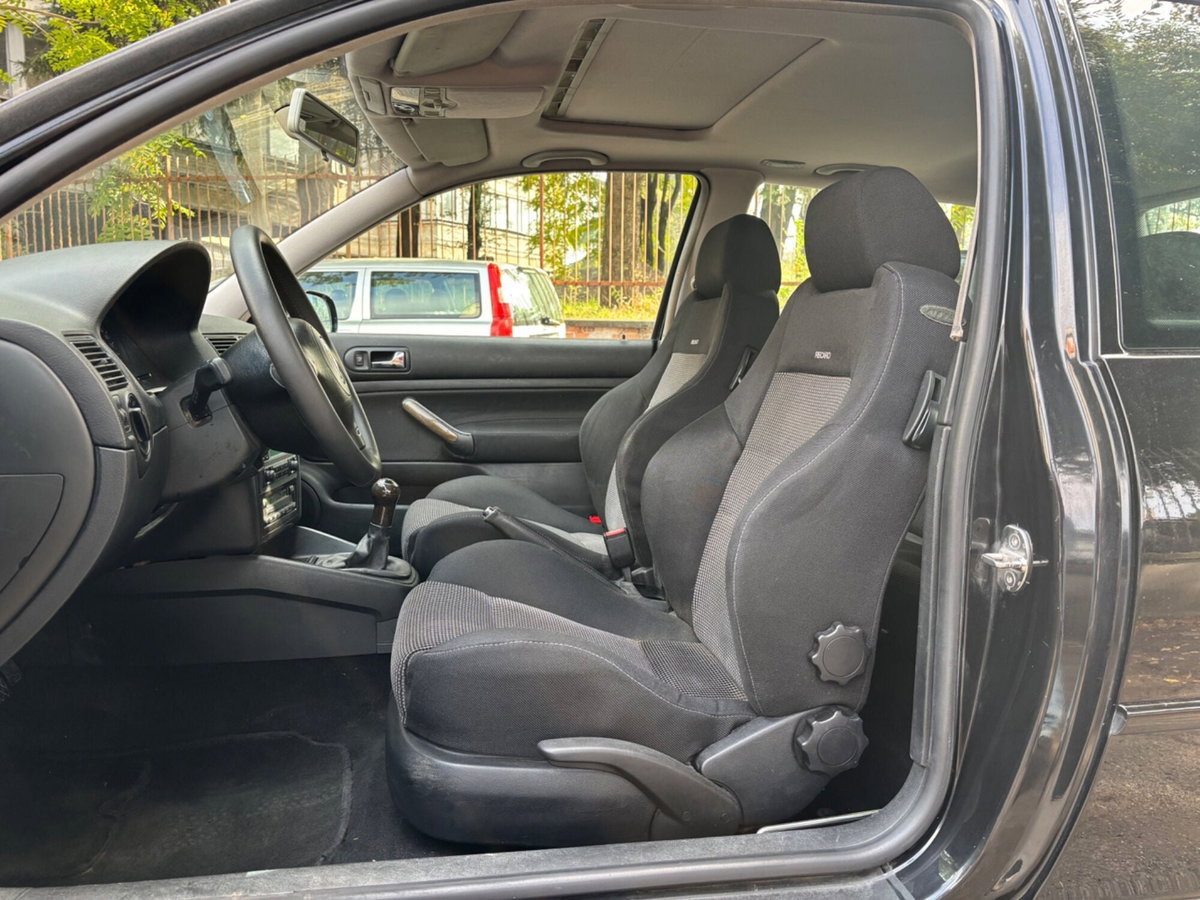 Volkswagen Golf 1.8 turbo 20V cat 3p. GTI (10)