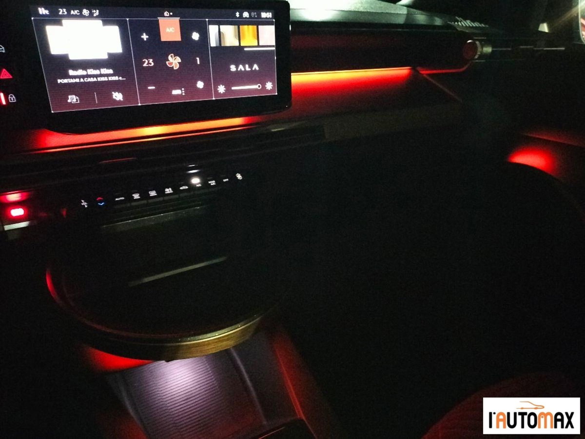 Lancia Ypsilon 1.2 mhev Edizione Limitata Cassina e-dct (16)