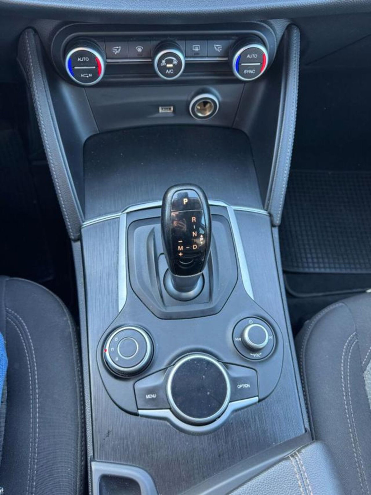 Alfa Romeo Stelvio Stelvio 2.2 Turbodiesel 210 CV AT8 Q4 Business (17)