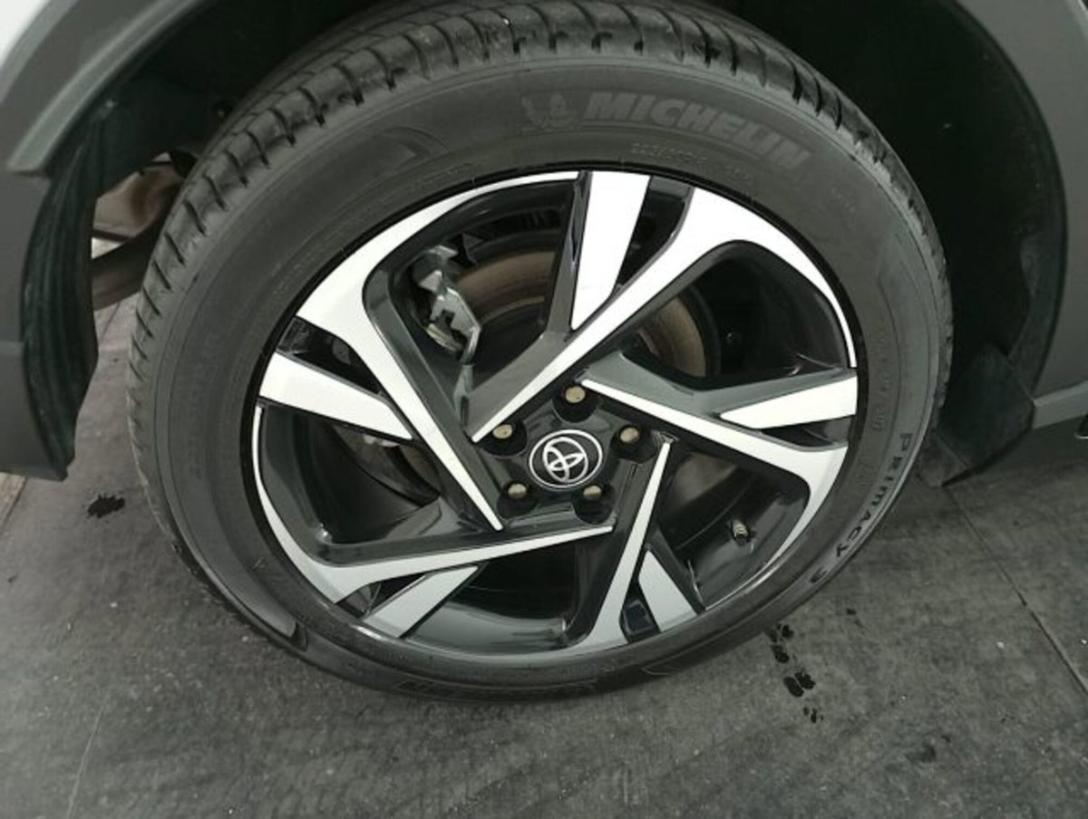Toyota Toyota C-HR 2.0 Hybrid E-CVT Lounge (8)