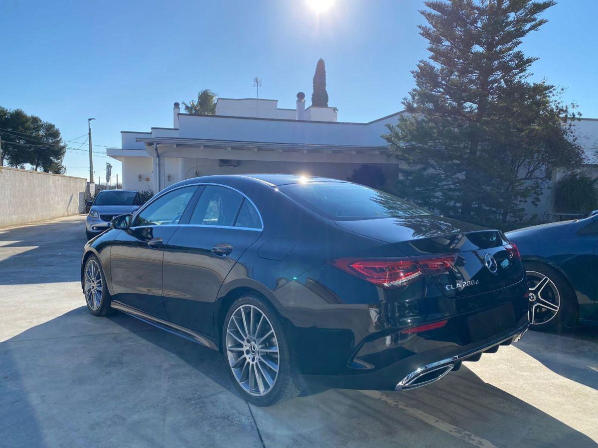 Mercedes-Benz CLA 200 d Premium (4)