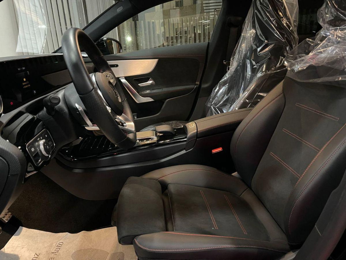 Mercedes-Benz CLA 200 d Premium (7)